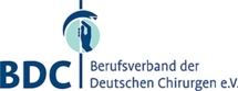 Logo mit blauer Abkürzung „BDC“ und Emblem einer Hand mit Skalpell; rechts steht der Name: Berufsverband der Deutschen Chirurgen e.V.; blau-türkise Farbtöne, horizontales Layout.