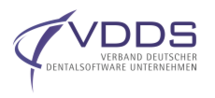 Lila, stilisiertes Zahn-/Schwung-Signet zeigt neben dem Schriftzug „VDDS“ das Logo; Unterzeile: VERBAND DEUTSCHER DENTAL-SOFTWARE UNTERNEHMEN e.V.; auf transparentem Hintergrund.